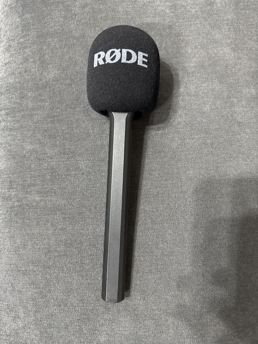 Микрофони Rode Wireless Me и стойка за микрофон Rode