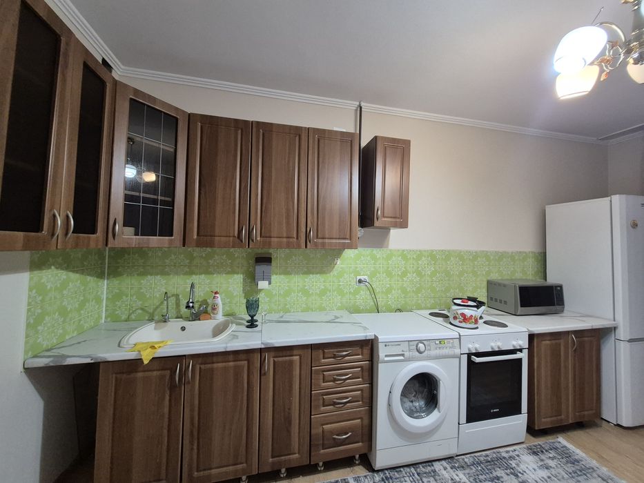 Продам кухонный гарнитур с мойкой