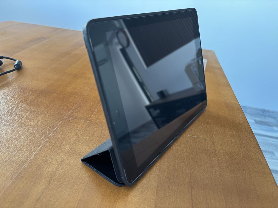 iPad Air Wi-Fi + Cellular,A1475 32gb, husa apple, foarte putin folosit