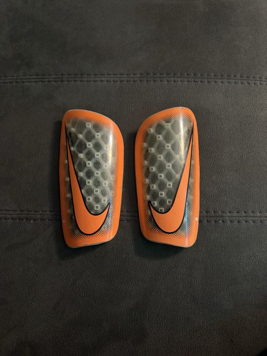 Футболни кори + подарък футболни чорапи (калци)