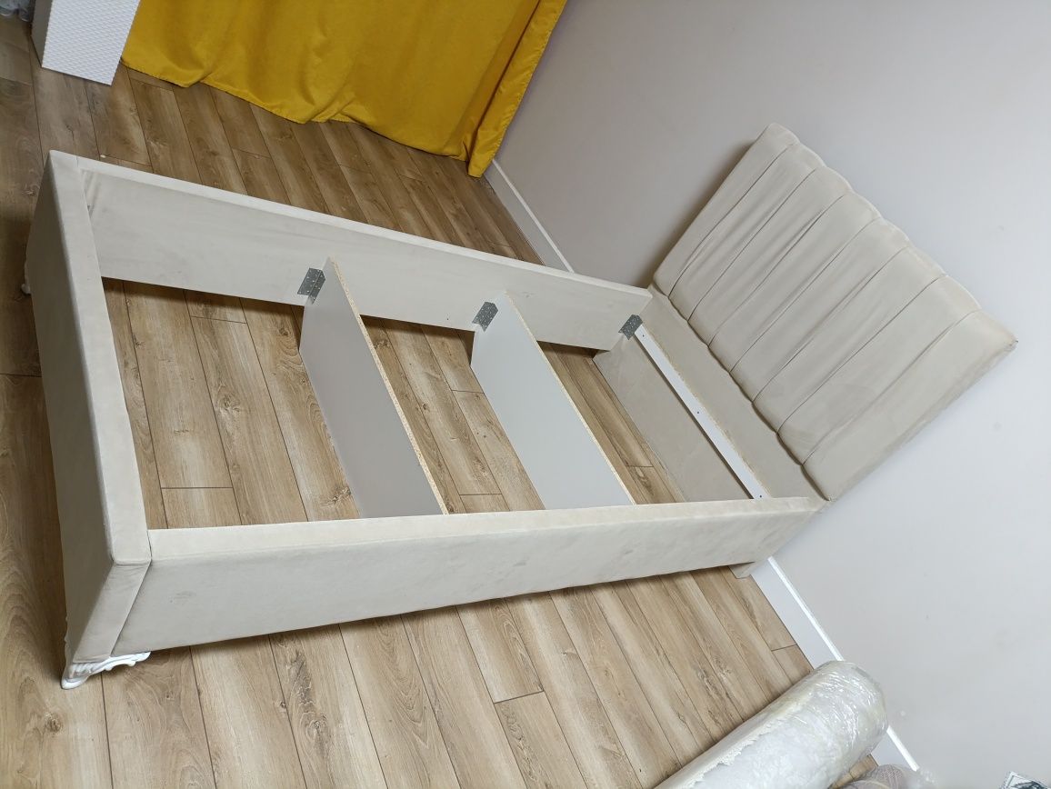 Продам две односпальные кровати по  100×200  без матраса