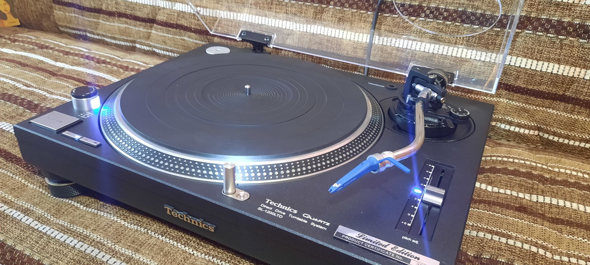 Arta muzicii vintage!, Pick-up Technics SL-1200 , disc vinil