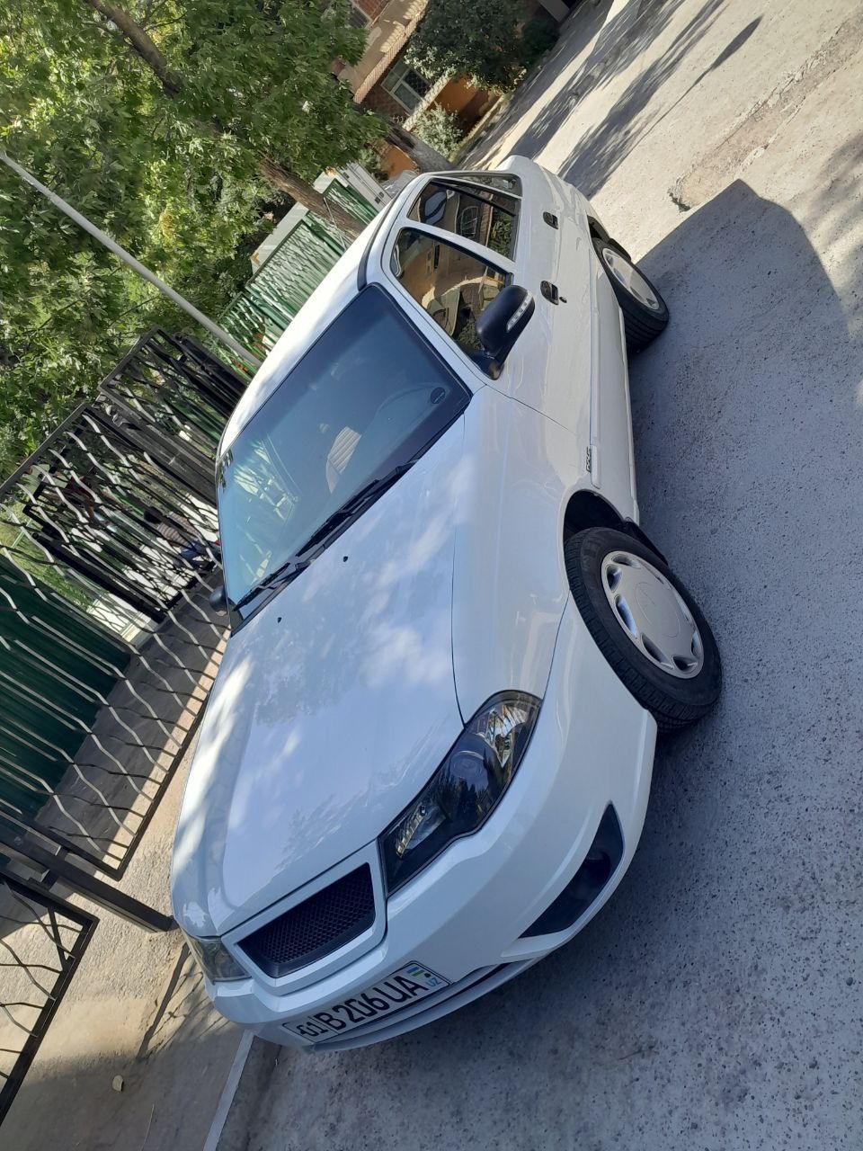 Neksiya 2 1.6 luks