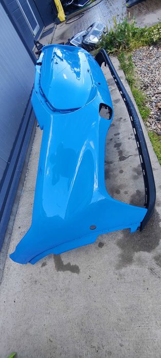 bara fata ford mustang e-mach