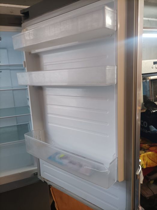 Хладилник с фризер