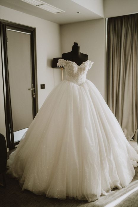 Rochie de mireasa tip prințesa cu sclipici