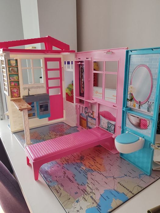 Vând jucării Barbie