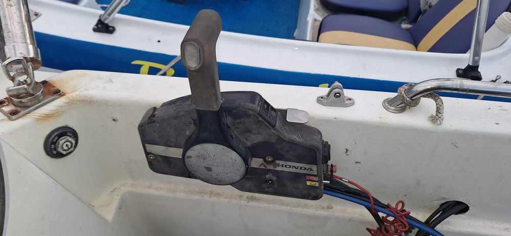 Извънбордов двигател Honda BF8 със стартер, щамбайн и документи.
