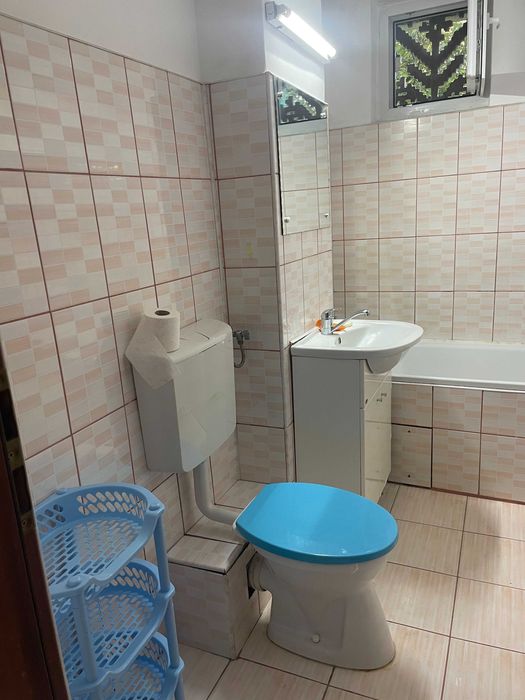 Babes, ap.2 camere dec ,etaj 1, mobilat partial,utilat, chirie 280 eur