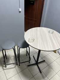 Барный стол и стулья 2 шт