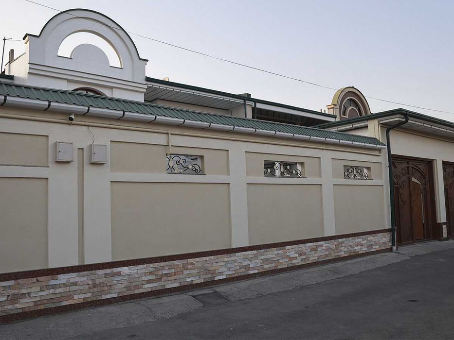 Shayxontohurda 3qavatli uy sotiladi 2.7sotix, yangi remont, keng fasad