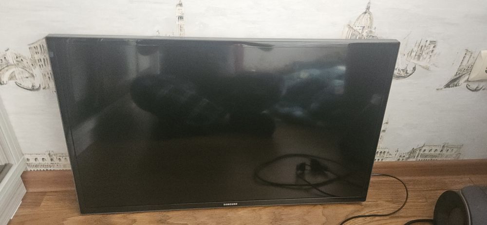 Продаю телевизор Samsung ue32f4000aw