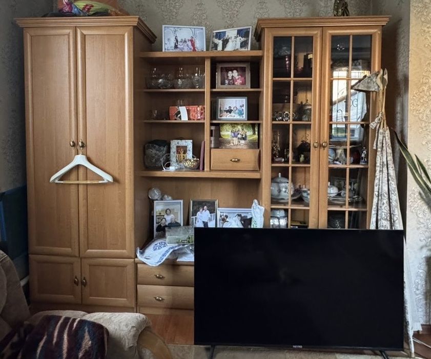 Продам стенку в отличном состояний!