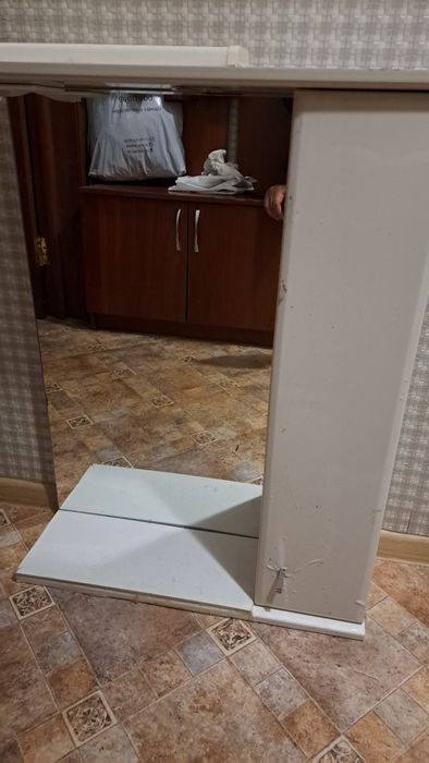 Зеркало со шкафчиком, раковина, тумба