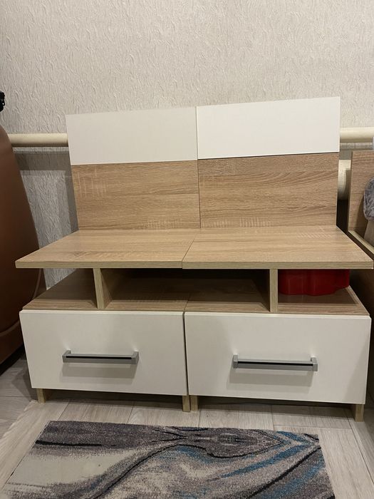 Продаю двухспальную кровать с тумбочками