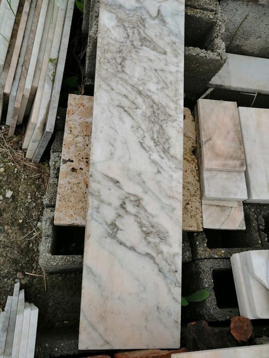 Vand placi marmura Ruschita pentru glafuri de geam sau trepte