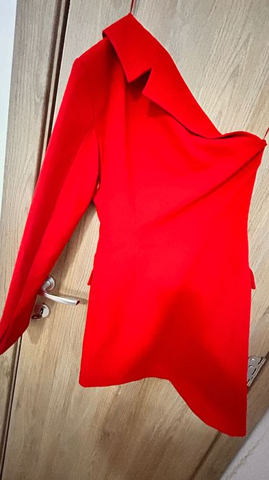 Нова рокля ZARA размер XS подходяща за прекрасните зимни празници