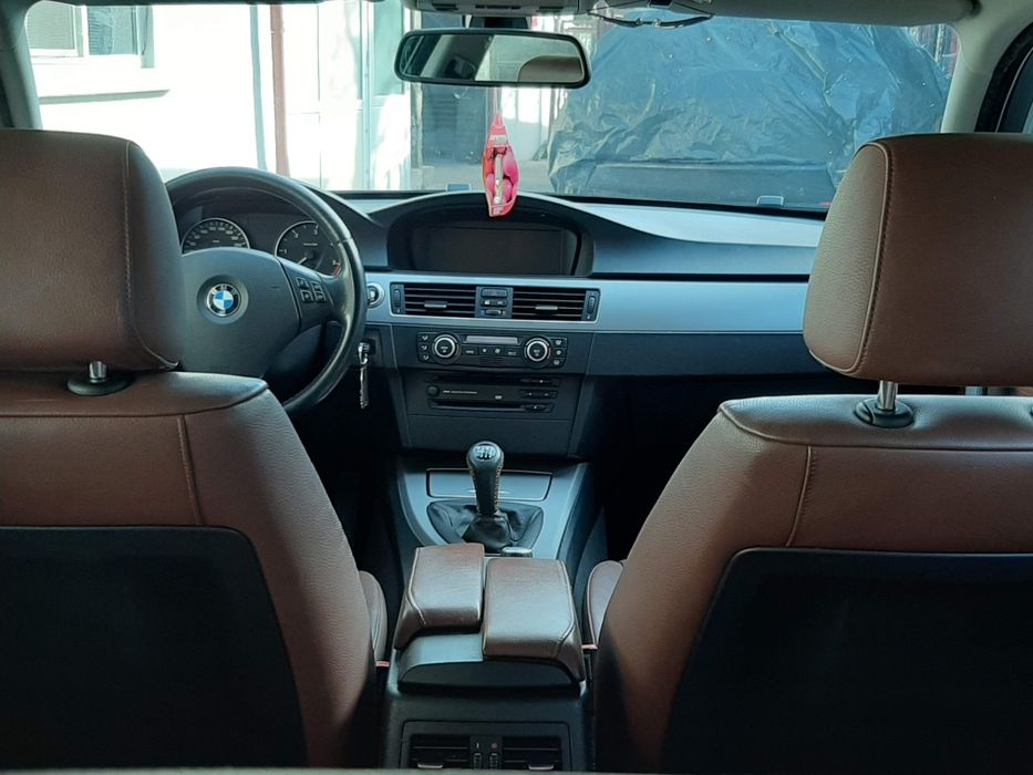 Vând sau schimb BMW e91 318d