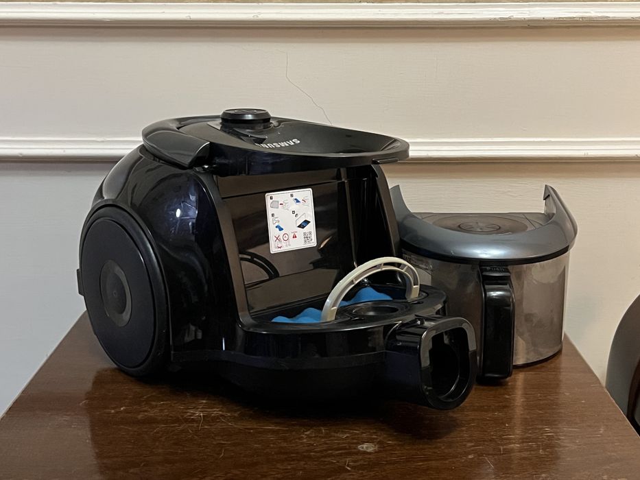 Пылесос Samsung SC18M21D0CG