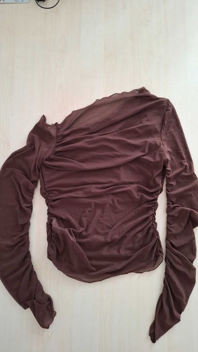 Прозрачна кафява блуза с голо рамо, размер М