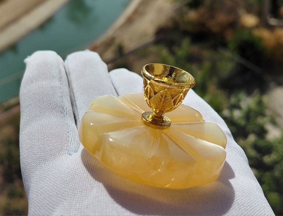 Подсвечники из натуральных камней.