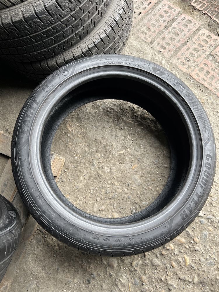 4 anvelope de vara Runflat 225/45/19 Goodyear+Bridgestone!