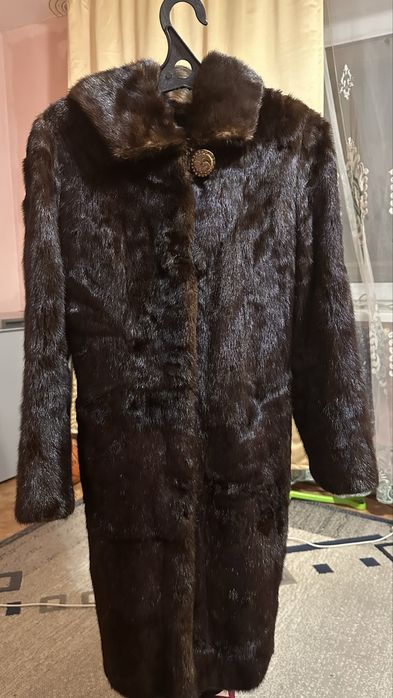Шуба норковая натуральная. С капюшоном. Размер 44-46. Цена 40000 тг.