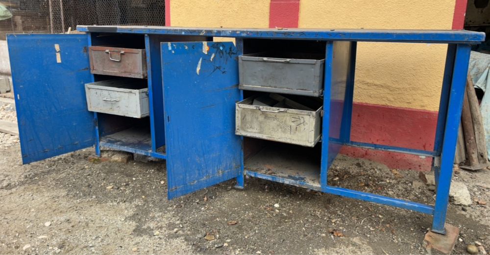 Vând banc de lucru metalic