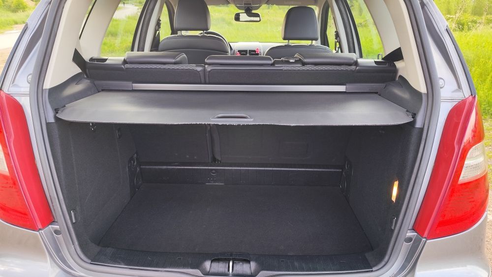 Изключително запазен Mercedes A180 Elegance автоматик