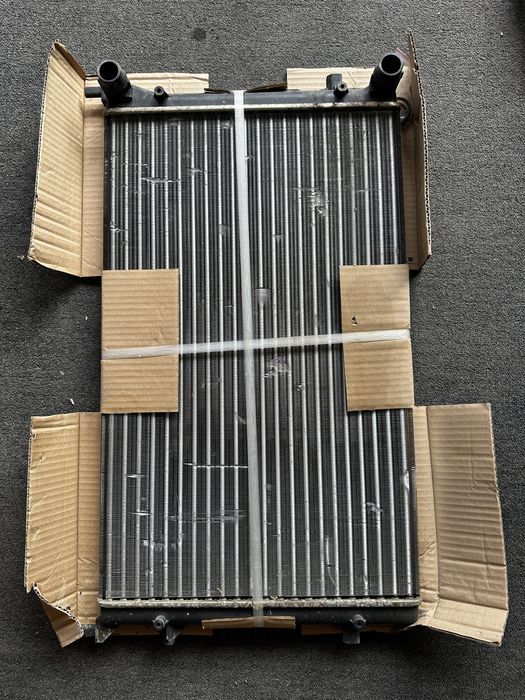 Radiator apa VW Golf 5 1.6 benzina cod 65277