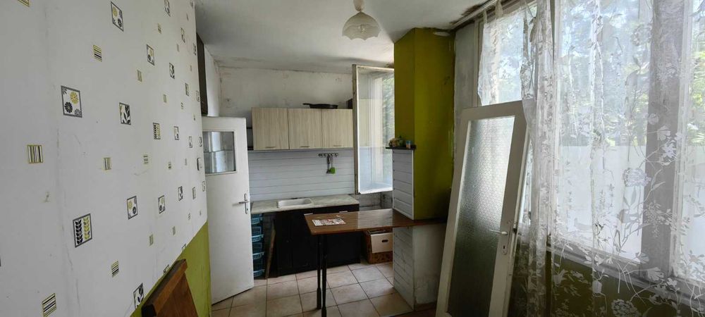 Продава тристаен апартамент в кв. Ремиза