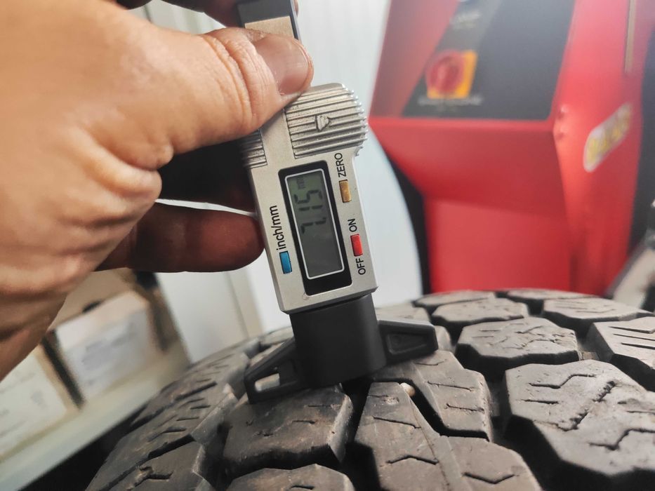 2бр.всесезонни гуми 235/65/16C Goodyear