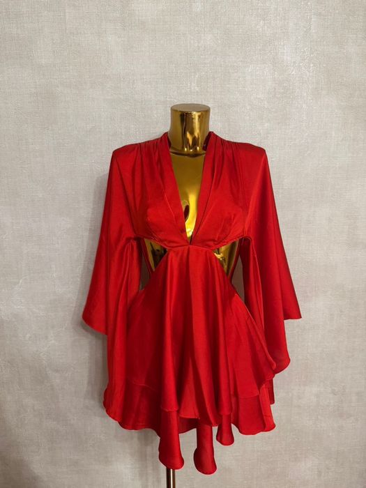 Червена рокля перфектна