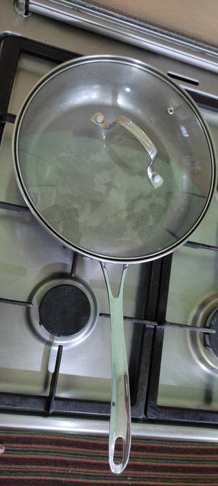Сковородка в хорошем состоянии