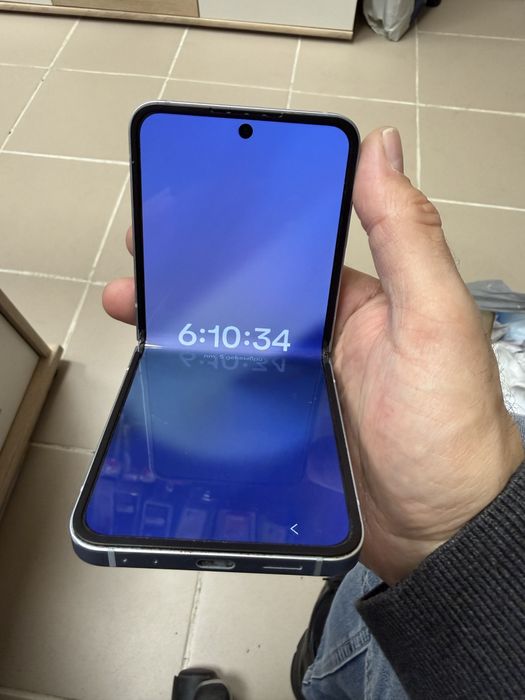Samsung Galaxy Z Flip 6 12/256gb- отличен