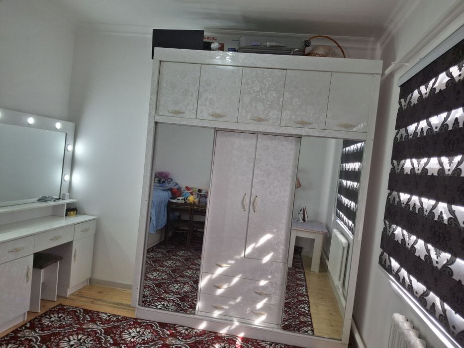 Shkaf ham kamot  pufigi m.n qosip satiladi