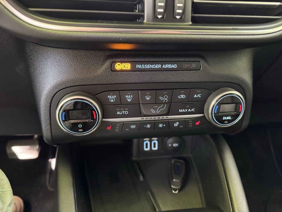 Vand Ford Kuga hibrid  an 2022