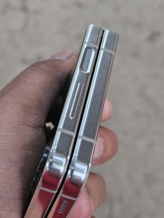 Smasung flip 5   8/256gb