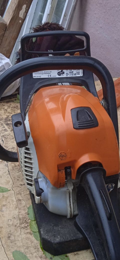 Vând drujba Stihl 211c