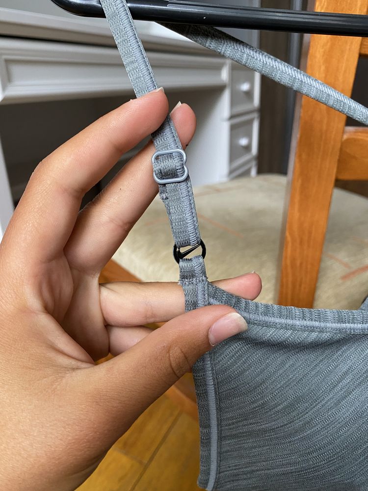Оригинално сиво спортно бюстие/сутиен Nike