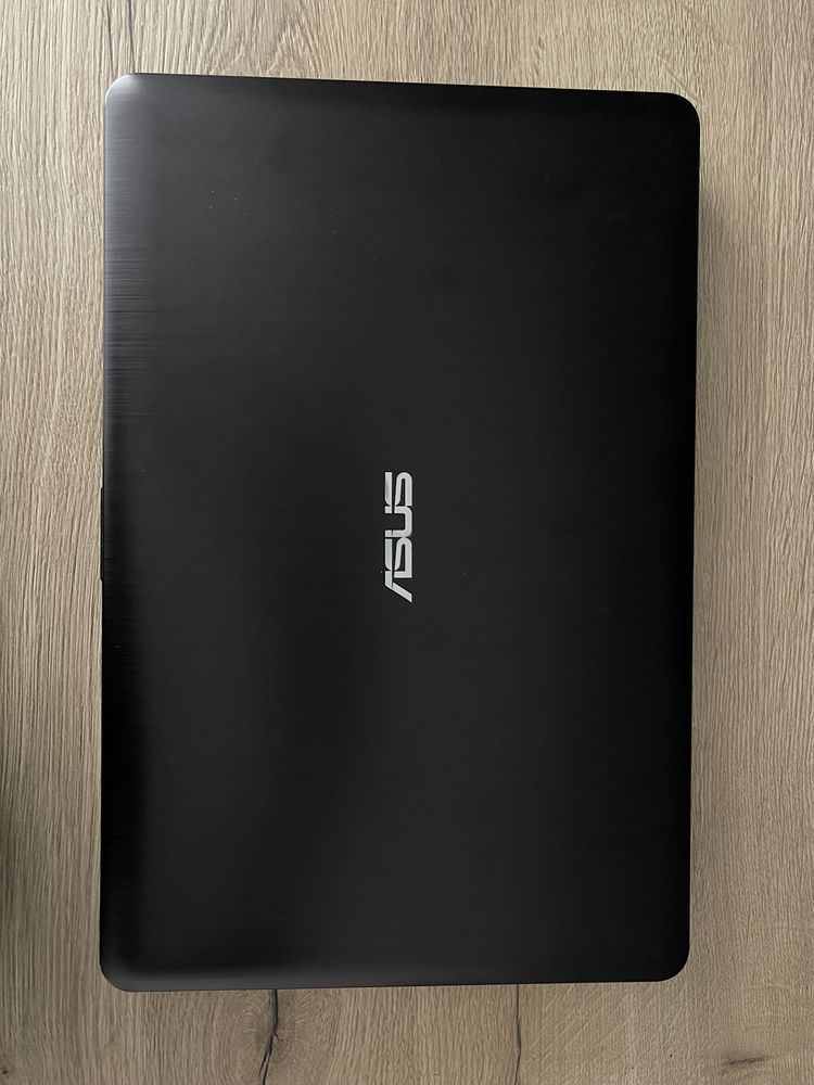 Лаптоп Asus X540S