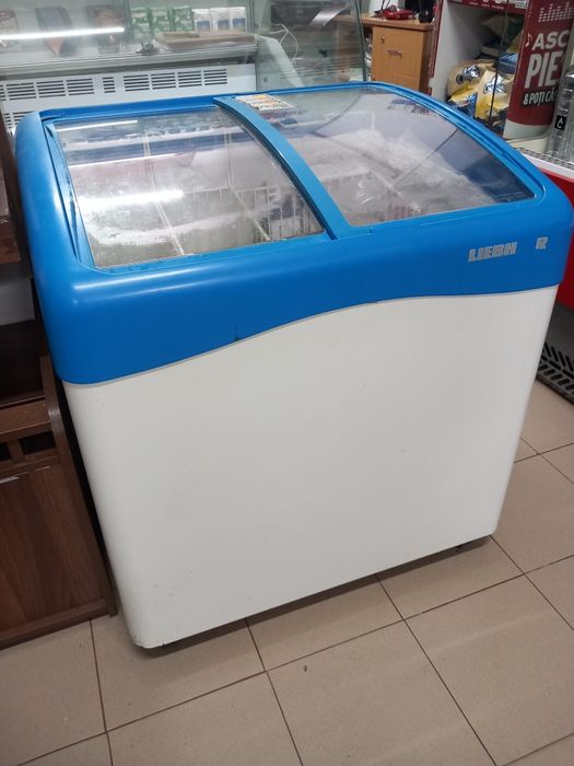 Vitrină refrigerantă, congelatoare