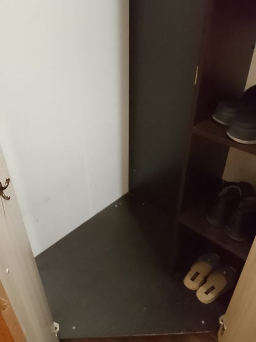 Продается угловая прихожка