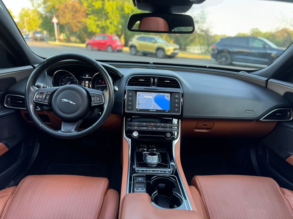 Jaguar XE Automat 2016