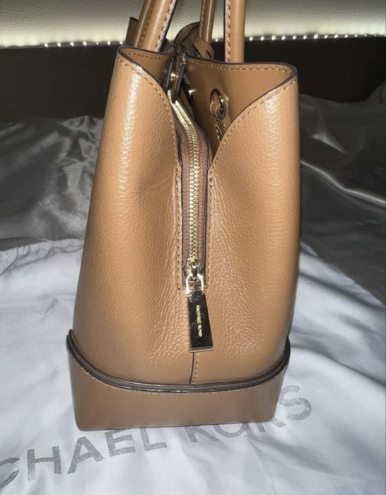 Geanta Michael Kors maro