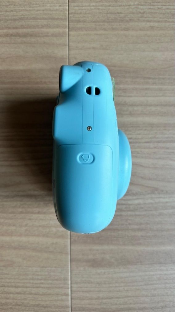 Продам Instax Mini 11, голубой — отличное состояние
