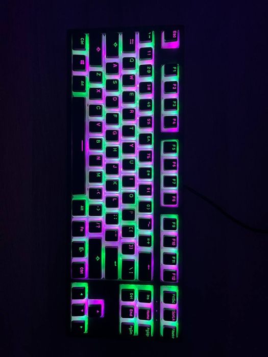 Компютър с RTX 2060 + монитор AOC 24” + клавиатура KD87A