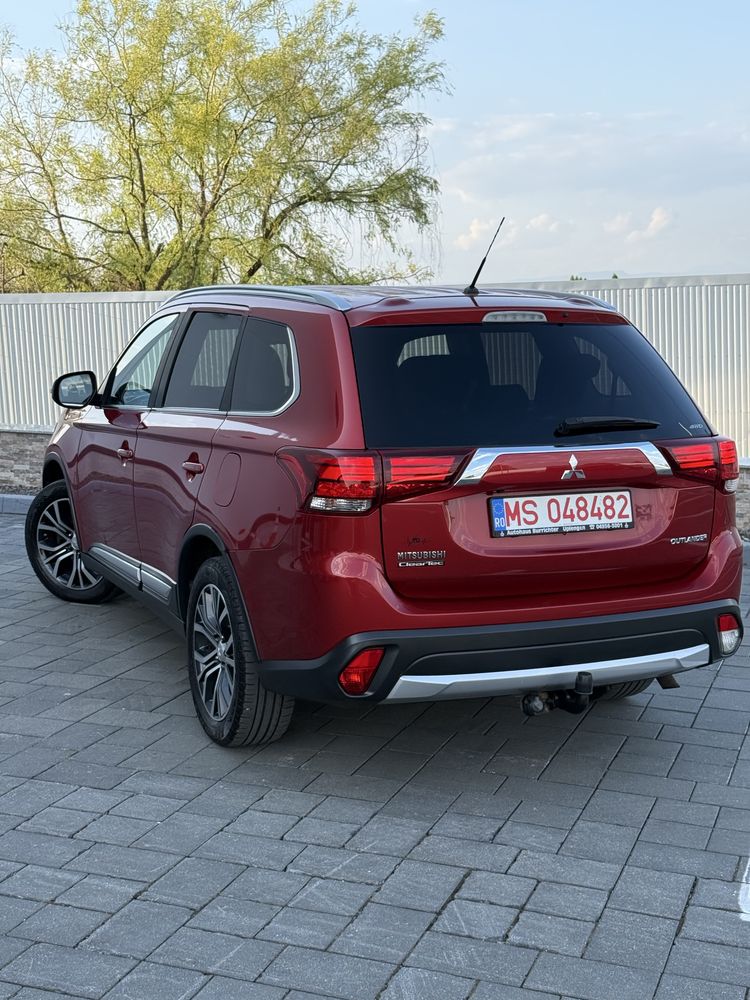 Mitsubishi Outlander 7 locuri 4WD