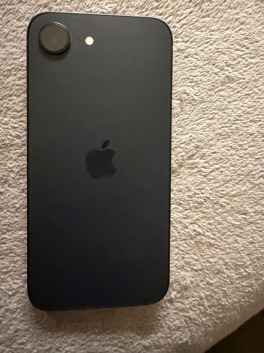 Iphone 16e, като нов на 100% батерия