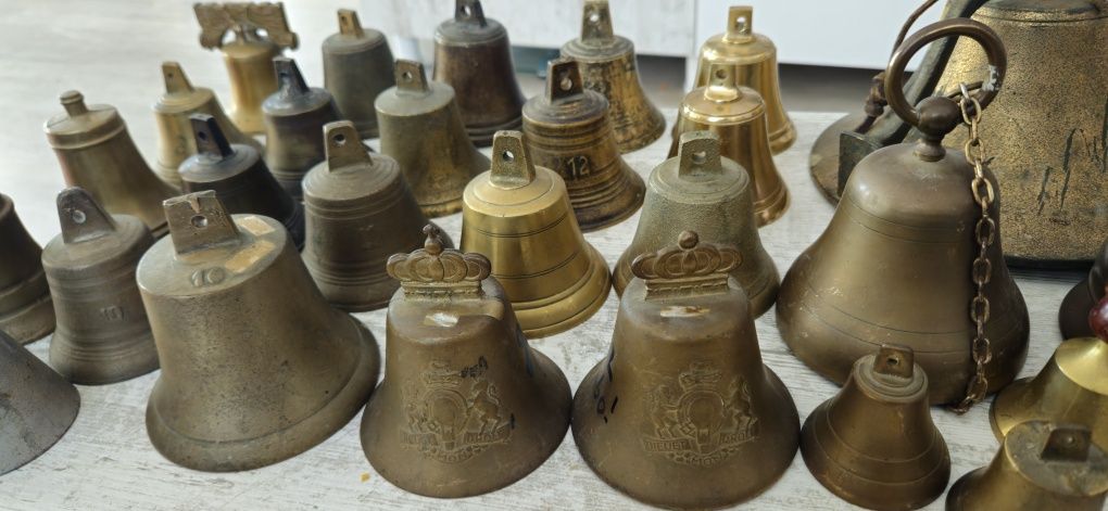 Vand clopote vechi de colectie. Vedeti cele 8 poze atasate